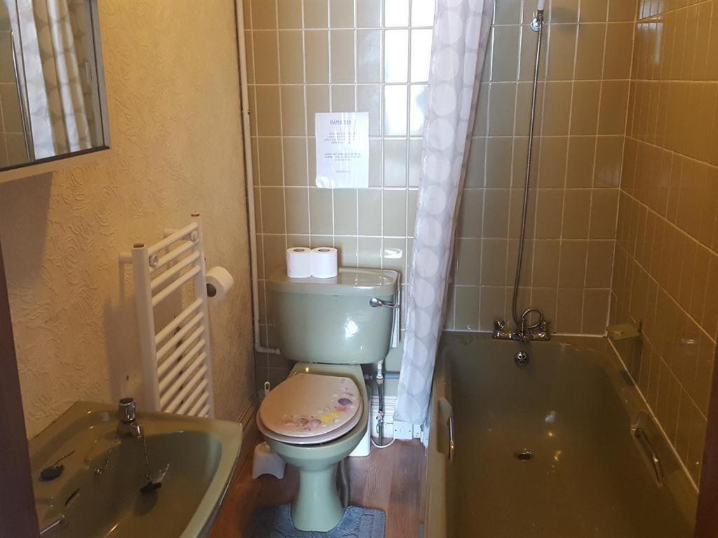 Globe Hotel Бюд Екстериор снимка